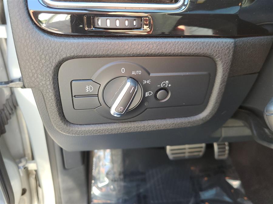 2014 Volkswagen Touareg 4dr 3.6L R-Line, available for sale in Canton, Connecticut | Lava Motors. Canton, Connecticut 2014 Volkswagen Touareg 4dr 3.6L R-Line, available for sale in Canton, Connecticut | Lava Motors. Canton, Connecticut
