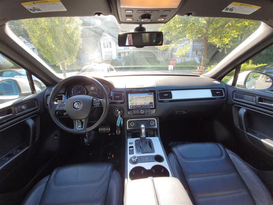 2014 Volkswagen Touareg 4dr 3.6L R-Line, available for sale in Canton, Connecticut | Lava Motors. Canton, Connecticut 2014 Volkswagen Touareg 4dr 3.6L R-Line, available for sale in Canton, Connecticut | Lava Motors. Canton, Connecticut
