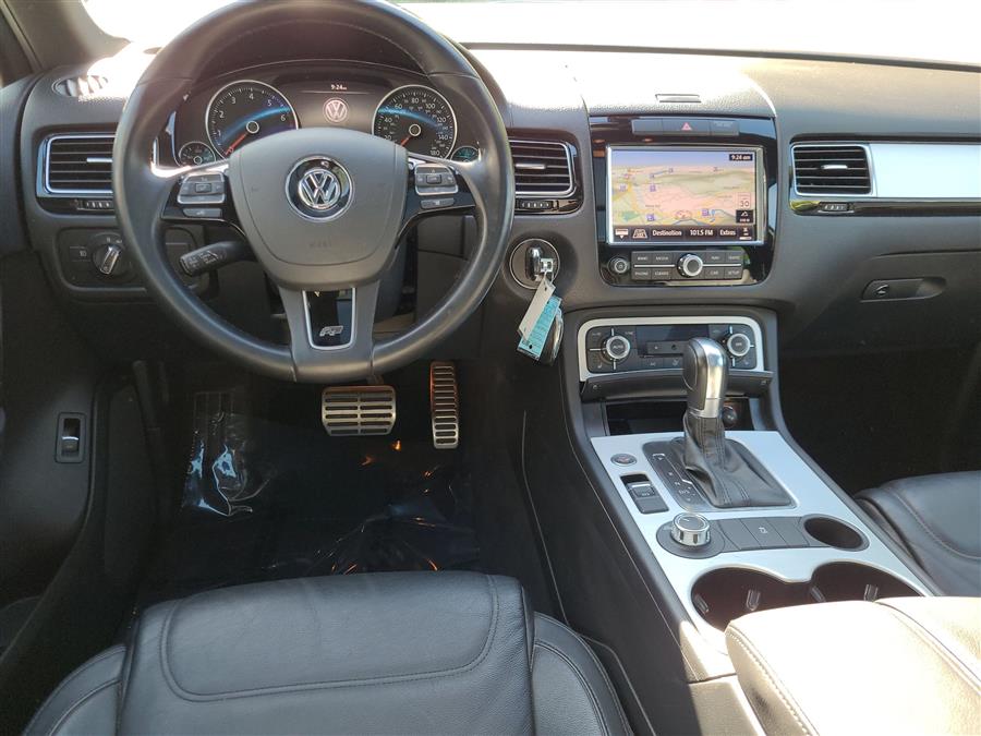 2014 Volkswagen Touareg 4dr 3.6L R-Line, available for sale in Canton, Connecticut | Lava Motors. Canton, Connecticut 2014 Volkswagen Touareg 4dr 3.6L R-Line, available for sale in Canton, Connecticut | Lava Motors. Canton, Connecticut