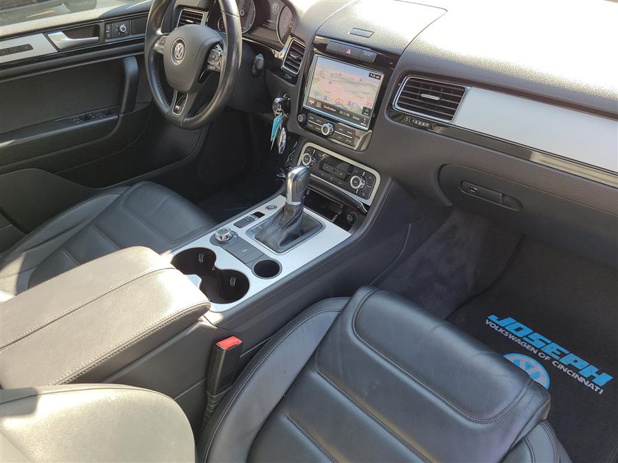 2014 Volkswagen Touareg 4dr 3.6L R-Line, available for sale in Canton, Connecticut | Lava Motors. Canton, Connecticut 2014 Volkswagen Touareg 4dr 3.6L R-Line, available for sale in Canton, Connecticut | Lava Motors. Canton, Connecticut