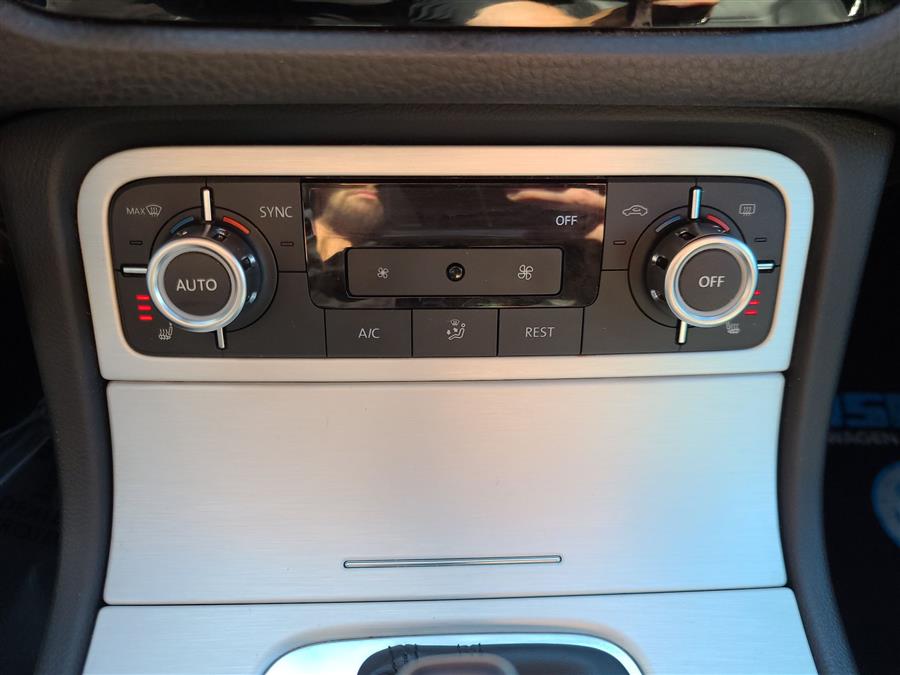 2014 Volkswagen Touareg 4dr 3.6L R-Line, available for sale in Canton, Connecticut | Lava Motors. Canton, Connecticut 2014 Volkswagen Touareg 4dr 3.6L R-Line, available for sale in Canton, Connecticut | Lava Motors. Canton, Connecticut