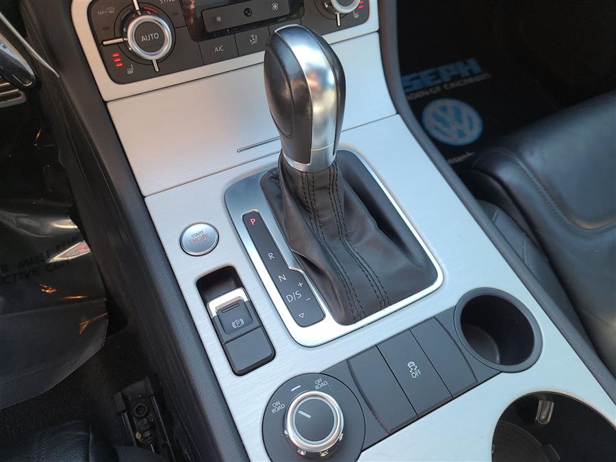 2014 Volkswagen Touareg 4dr 3.6L R-Line, available for sale in Canton, Connecticut | Lava Motors. Canton, Connecticut 2014 Volkswagen Touareg 4dr 3.6L R-Line, available for sale in Canton, Connecticut | Lava Motors. Canton, Connecticut