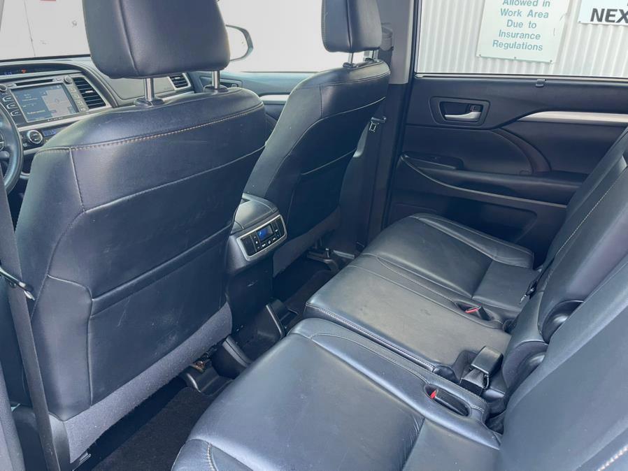 2017 Toyota Highlander XLE V6 FWD (Natl), available for sale in Hawaiian Gardens, California | Luxe Motors. Hawaiian Gardens, California 2017 Toyota Highlander XLE V6 FWD (Natl), available for sale in Hawaiian Gardens, California | Luxe Motors. Hawaiian Gardens, California