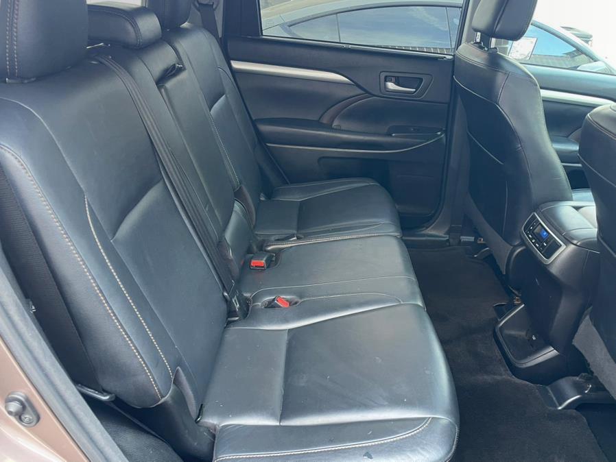 2017 Toyota Highlander XLE V6 FWD (Natl), available for sale in Hawaiian Gardens, California | Luxe Motors. Hawaiian Gardens, California 2017 Toyota Highlander XLE V6 FWD (Natl), available for sale in Hawaiian Gardens, California | Luxe Motors. Hawaiian Gardens, California