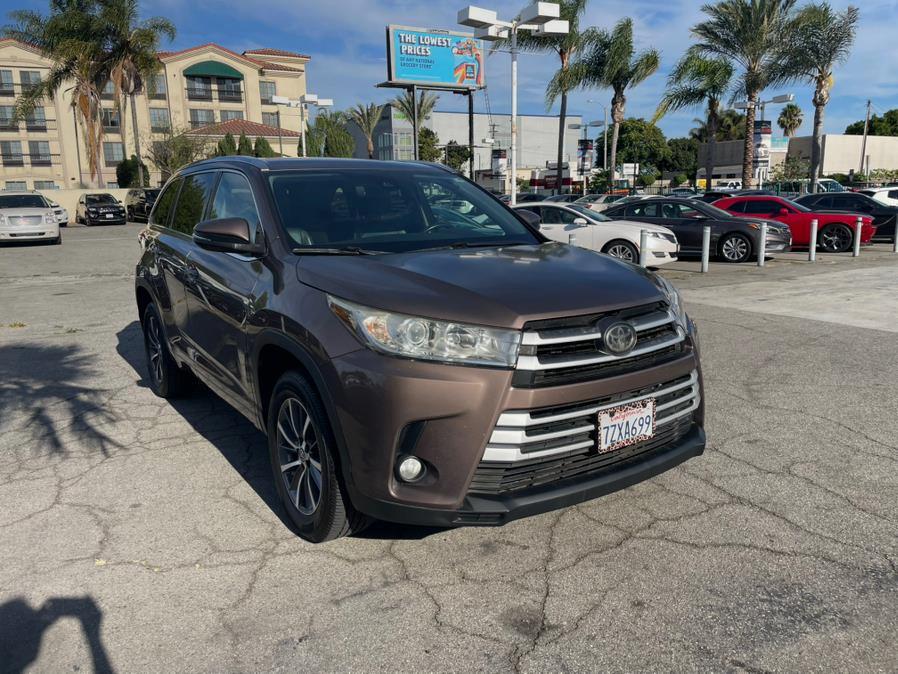 2017 Toyota Highlander XLE V6 FWD (Natl), available for sale in Hawaiian Gardens, California | Luxe Motors. Hawaiian Gardens, California 2017 Toyota Highlander XLE V6 FWD (Natl), available for sale in Hawaiian Gardens, California | Luxe Motors. Hawaiian Gardens, California