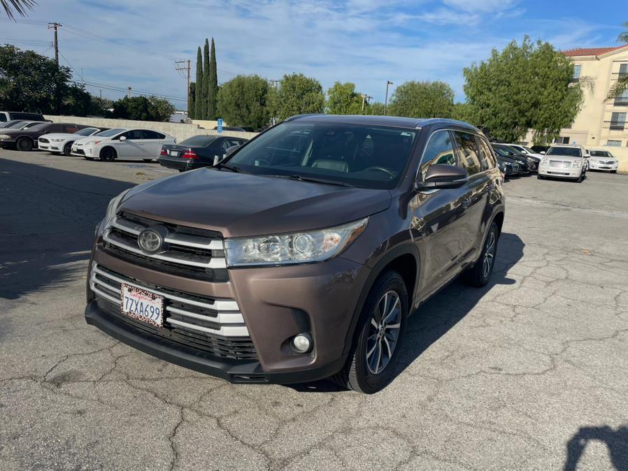 2017 Toyota Highlander XLE V6 FWD (Natl), available for sale in Hawaiian Gardens, California | Luxe Motors. Hawaiian Gardens, California 2017 Toyota Highlander XLE V6 FWD (Natl), available for sale in Hawaiian Gardens, California | Luxe Motors. Hawaiian Gardens, California