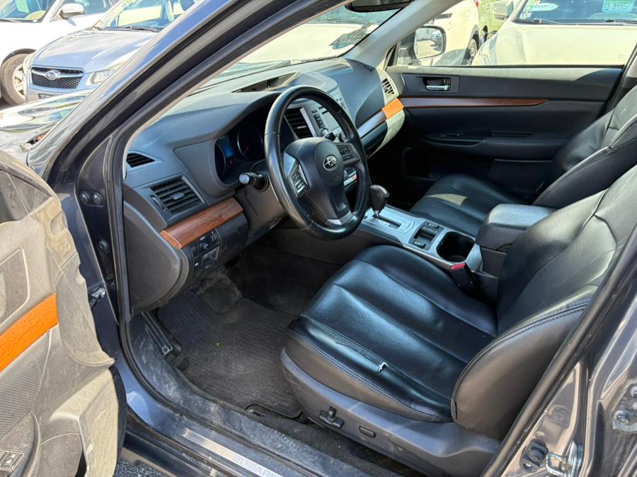 2014 Subaru Outback 4dr Wgn H4 Auto 2.5i Limited, available for sale in East Windsor, Connecticut | CT Car Co LLC. East Windsor, Connecticut 2014 Subaru Outback 4dr Wgn H4 Auto 2.5i Limited, available for sale in East Windsor, Connecticut | CT Car Co LLC. East Windsor, Connecticut