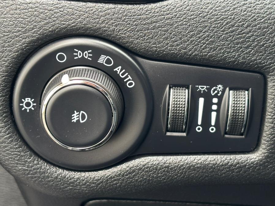 2023 Jeep Cherokee Altitude Lux 4x4, available for sale in Newark, New Jersey | Champion Auto Sales. Newark, New Jersey 2023 Jeep Cherokee Altitude Lux 4x4, available for sale in Newark, New Jersey | Champion Auto Sales. Newark, New Jersey