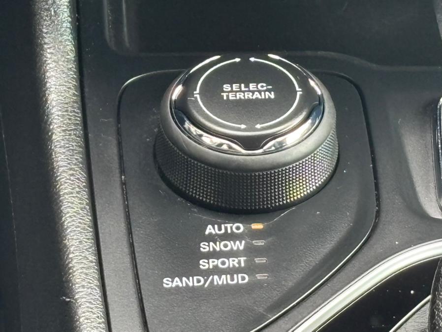 2023 Jeep Cherokee Altitude Lux 4x4, available for sale in Newark, New Jersey | Champion Auto Sales. Newark, New Jersey 2023 Jeep Cherokee Altitude Lux 4x4, available for sale in Newark, New Jersey | Champion Auto Sales. Newark, New Jersey