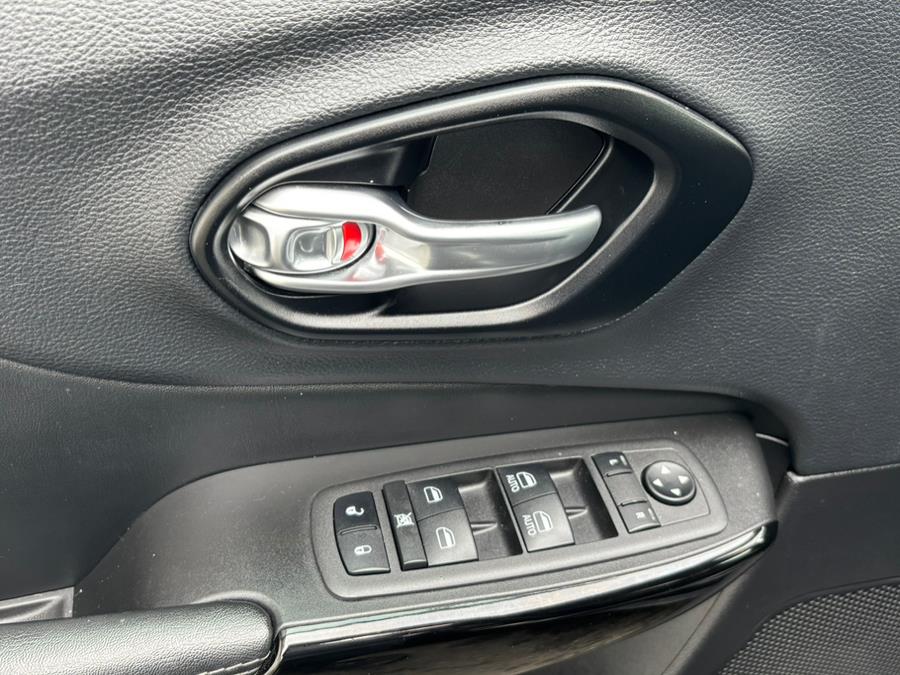 2023 Jeep Cherokee Altitude Lux 4x4, available for sale in Newark, New Jersey | Champion Auto Sales. Newark, New Jersey 2023 Jeep Cherokee Altitude Lux 4x4, available for sale in Newark, New Jersey | Champion Auto Sales. Newark, New Jersey