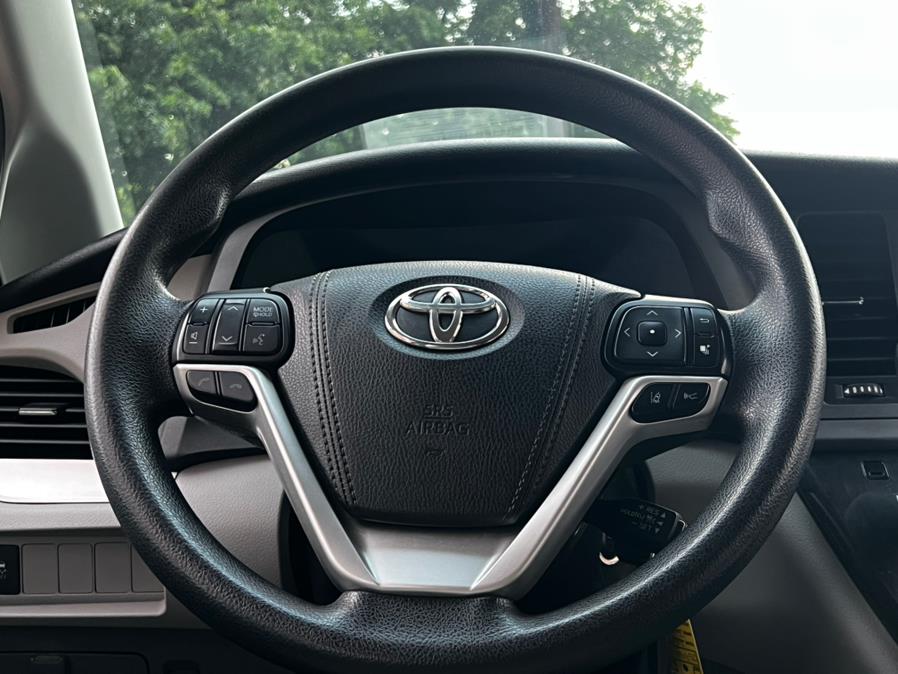2018 Toyota Sienna LE FWD 8-Passenger (Natl), available for sale in Irvington, New Jersey | Elis Motors Corp. Irvington, New Jersey 2018 Toyota Sienna LE FWD 8-Passenger (Natl), available for sale in Irvington, New Jersey | Elis Motors Corp. Irvington, New Jersey