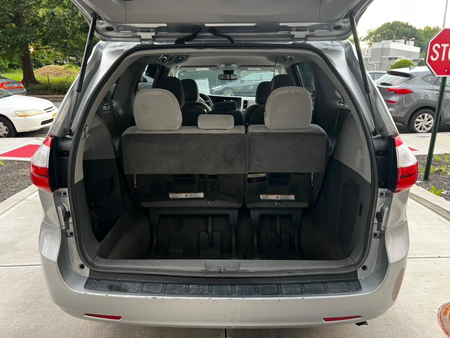 2018 Toyota Sienna LE FWD 8-Passenger (Natl), available for sale in Irvington, New Jersey | Elis Motors Corp. Irvington, New Jersey 2018 Toyota Sienna LE FWD 8-Passenger (Natl), available for sale in Irvington, New Jersey | Elis Motors Corp. Irvington, New Jersey