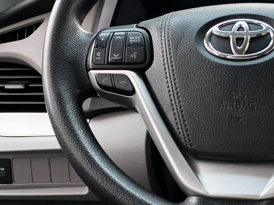 2018 Toyota Sienna LE FWD 8-Passenger (Natl), available for sale in Irvington, New Jersey | Elis Motors Corp. Irvington, New Jersey 2018 Toyota Sienna LE FWD 8-Passenger (Natl), available for sale in Irvington, New Jersey | Elis Motors Corp. Irvington, New Jersey