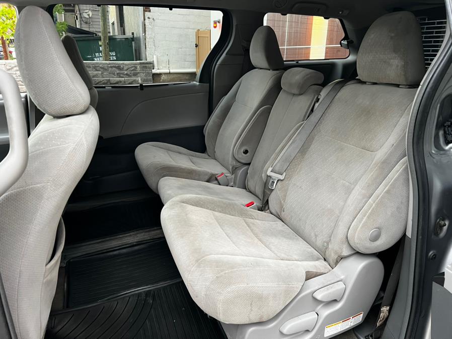 2018 Toyota Sienna LE FWD 8-Passenger (Natl), available for sale in Irvington, New Jersey | Elis Motors Corp. Irvington, New Jersey 2018 Toyota Sienna LE FWD 8-Passenger (Natl), available for sale in Irvington, New Jersey | Elis Motors Corp. Irvington, New Jersey