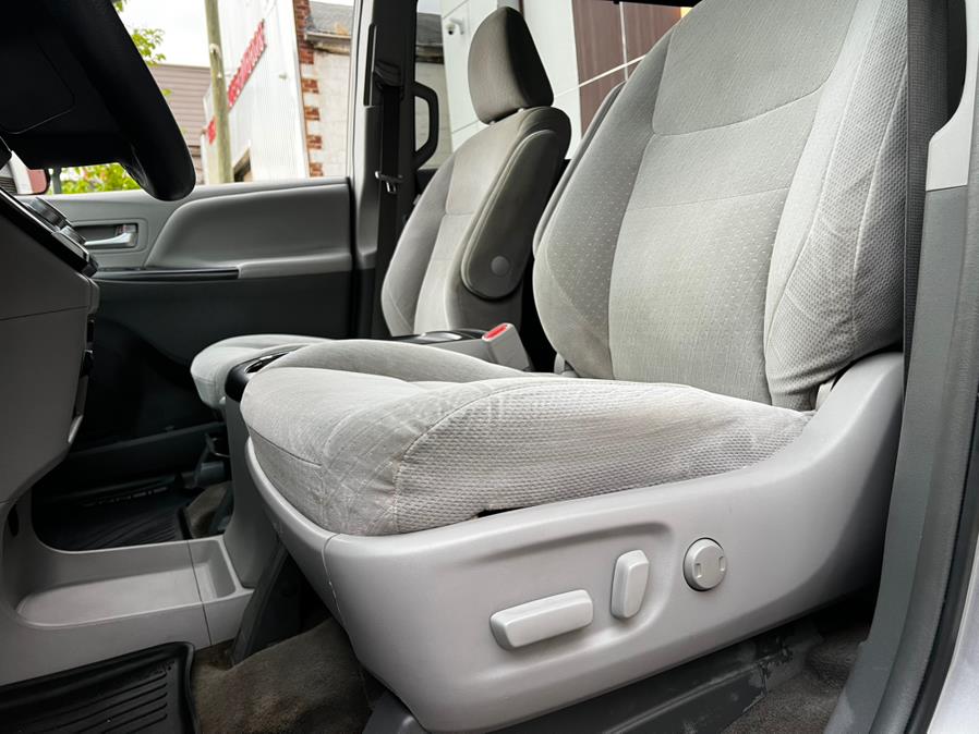 2018 Toyota Sienna LE FWD 8-Passenger (Natl), available for sale in Irvington, New Jersey | Elis Motors Corp. Irvington, New Jersey 2018 Toyota Sienna LE FWD 8-Passenger (Natl), available for sale in Irvington, New Jersey | Elis Motors Corp. Irvington, New Jersey