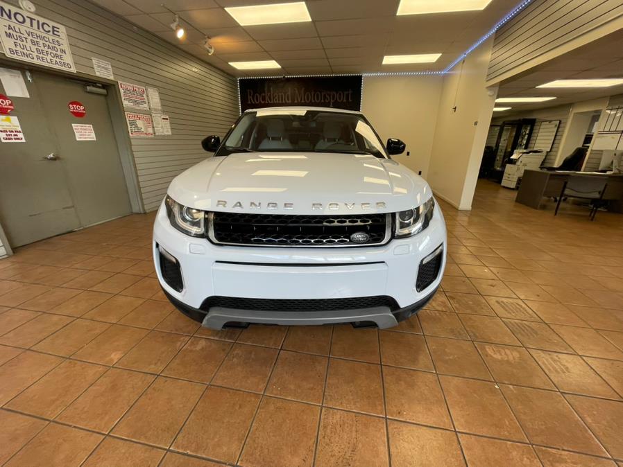 2017 Land Rover Range Rover Evoque SE Premium photo 2
