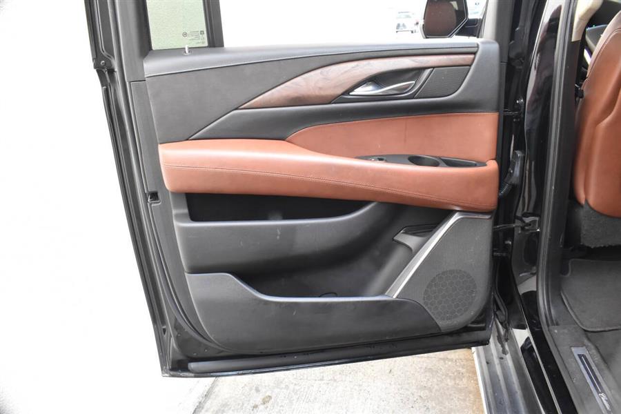 2018 Cadillac Escalade Esv Luxury 4x4 4dr SUV, available for sale in Great Neck, New York | Camy Cars. Great Neck, New York 2018 Cadillac Escalade Esv Luxury 4x4 4dr SUV, available for sale in Great Neck, New York | Camy Cars. Great Neck, New York