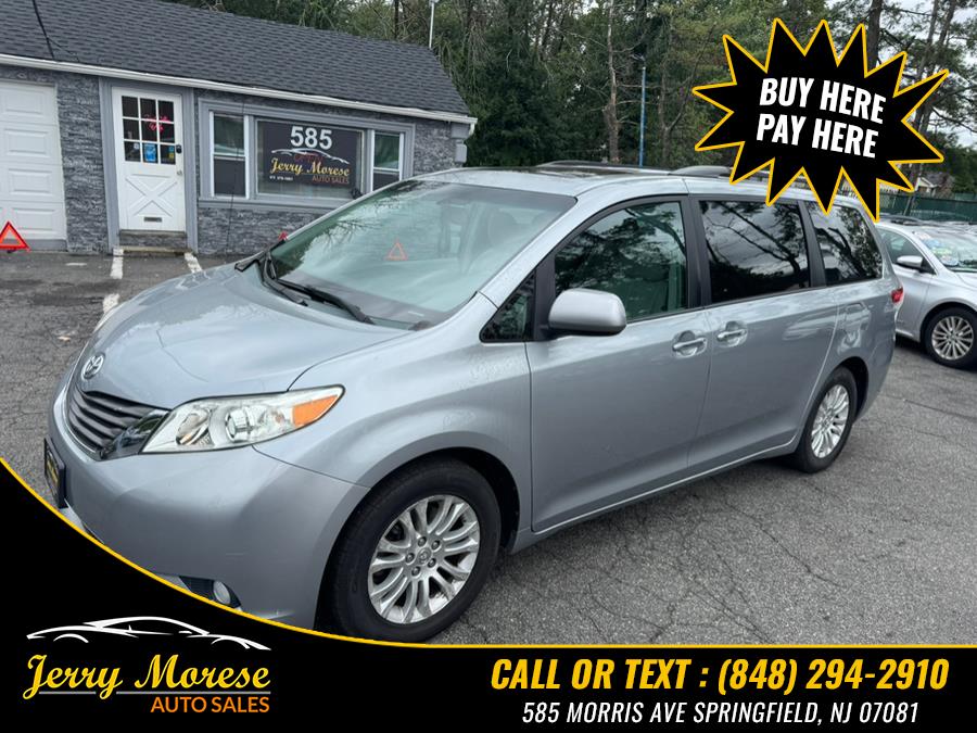 2013 Toyota Sienna XLE photo 2