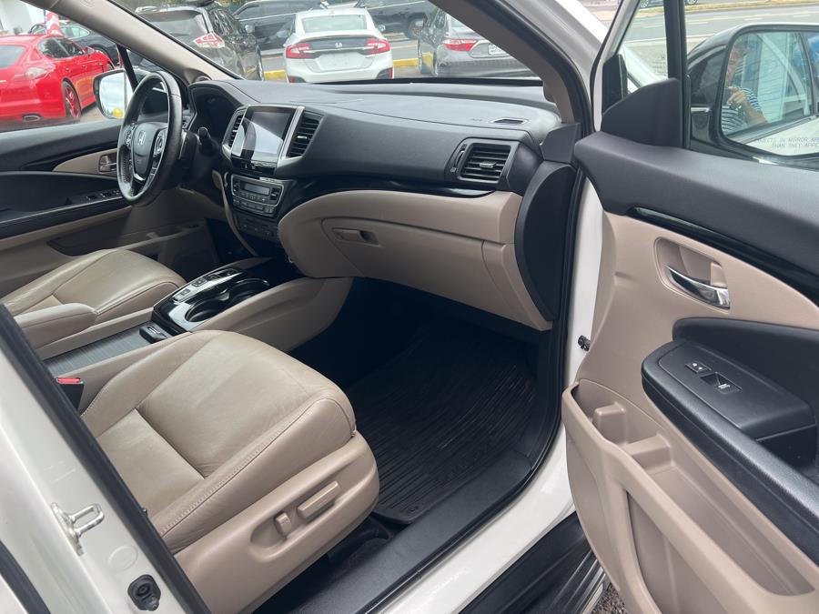 2016 Honda Pilot AWD 4dr Touring w/RES & Navi, available for sale in Milford, Connecticut | Korhan LLC DBA Superior Motors. Milford, Connecticut 2016 Honda Pilot AWD 4dr Touring w/RES & Navi, available for sale in Milford, Connecticut | Korhan LLC DBA Superior Motors. Milford, Connecticut