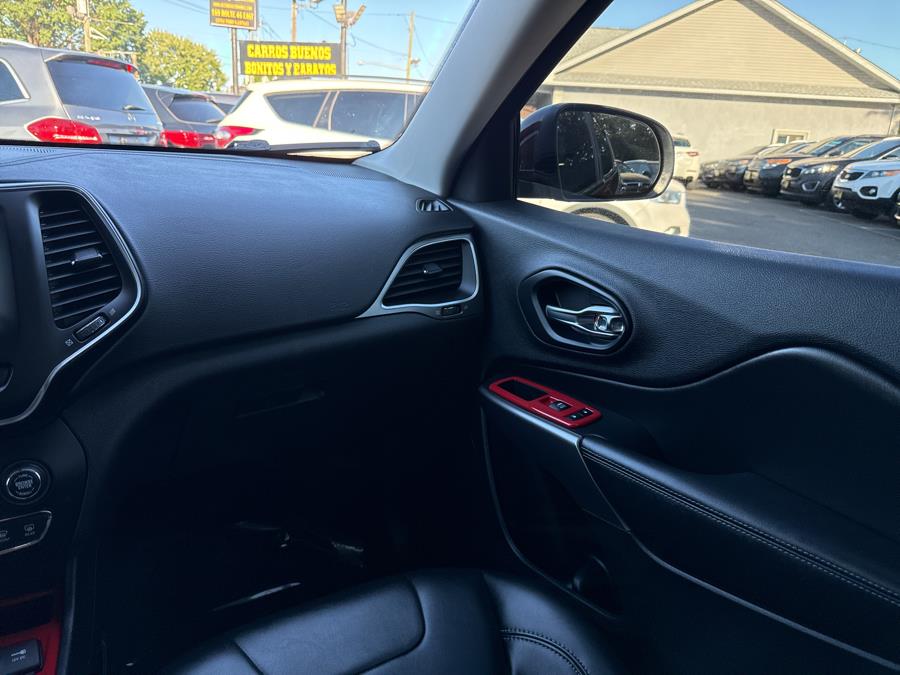 2019 Jeep Cherokee Latitude Plus 4x4, available for sale in Little Ferry, New Jersey | Victoria Preowned Autos Inc. Little Ferry, New Jersey 2019 Jeep Cherokee Latitude Plus 4x4, available for sale in Little Ferry, New Jersey | Victoria Preowned Autos Inc. Little Ferry, New Jersey