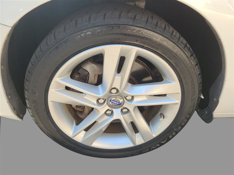 2015 Volvo S60 4dr Sdn T5 Premier AWD, available for sale in Canton, Connecticut | Lava Motors. Canton, Connecticut 2015 Volvo S60 4dr Sdn T5 Premier AWD, available for sale in Canton, Connecticut | Lava Motors. Canton, Connecticut