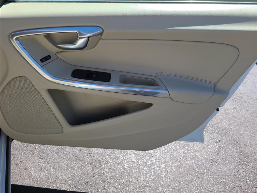 2015 Volvo S60 4dr Sdn T5 Premier AWD, available for sale in Canton, Connecticut | Lava Motors. Canton, Connecticut 2015 Volvo S60 4dr Sdn T5 Premier AWD, available for sale in Canton, Connecticut | Lava Motors. Canton, Connecticut