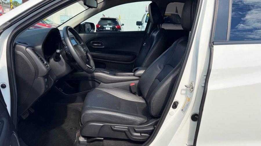 2019 Honda Hr-v EX-L Sport Utility 4D, available for sale in Linden, New Jersey | Route 27 Auto Mall. Linden, New Jersey 2019 Honda Hr-v EX-L Sport Utility 4D, available for sale in Linden, New Jersey | Route 27 Auto Mall. Linden, New Jersey