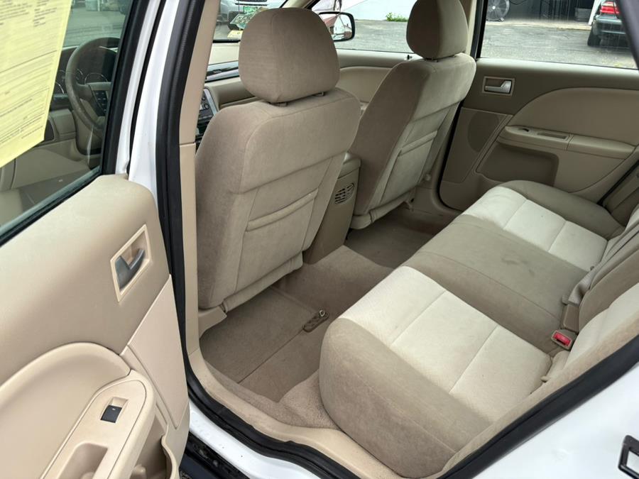 2005 Mercury Montego 4dr Sdn 2WD Luxury, available for sale in East Windsor, Connecticut | CT Car Co LLC. East Windsor, Connecticut 2005 Mercury Montego 4dr Sdn 2WD Luxury, available for sale in East Windsor, Connecticut | CT Car Co LLC. East Windsor, Connecticut