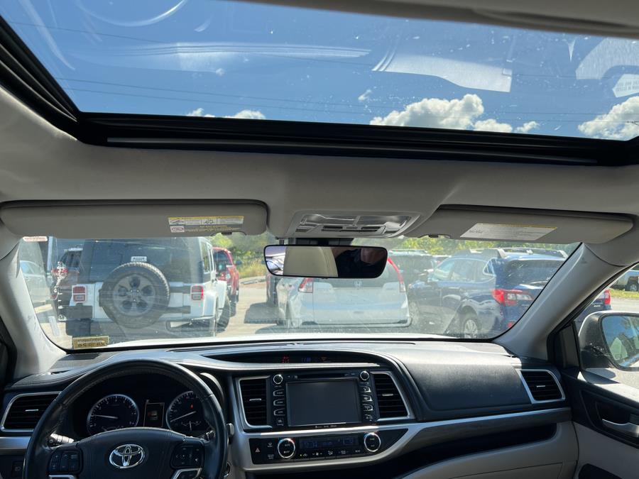 2017 Toyota Highlander Limited V6 AWD (Natl), available for sale in Bangor , Maine | Pray's Auto Sales . Bangor , Maine 2017 Toyota Highlander Limited V6 AWD (Natl), available for sale in Bangor , Maine | Pray's Auto Sales . Bangor , Maine