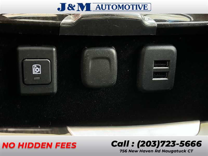 2015 Cadillac Escalade Platinum, available for sale in Naugatuck, Connecticut | J&M Automotive Sls&Svc LLC. Naugatuck, Connecticut 2015 Cadillac Escalade Platinum, available for sale in Naugatuck, Connecticut | J&M Automotive Sls&Svc LLC. Naugatuck, Connecticut