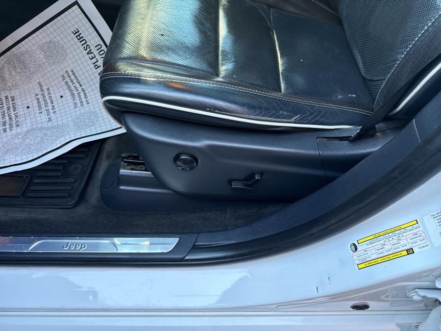 2015 Jeep Grand Cherokee 4WD 4dr Overland, available for sale in Worcester, Massachusetts | Worcester Auto Outlet LLC. Worcester, Massachusetts 2015 Jeep Grand Cherokee 4WD 4dr Overland, available for sale in Worcester, Massachusetts | Worcester Auto Outlet LLC. Worcester, Massachusetts
