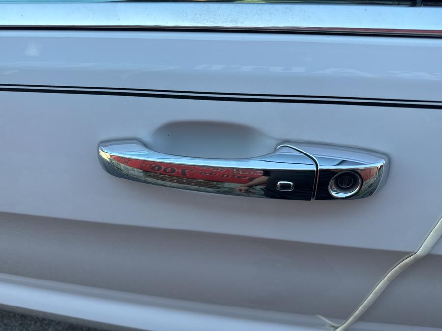 2015 Jeep Grand Cherokee 4WD 4dr Overland, available for sale in Worcester, Massachusetts | Worcester Auto Outlet LLC. Worcester, Massachusetts 2015 Jeep Grand Cherokee 4WD 4dr Overland, available for sale in Worcester, Massachusetts | Worcester Auto Outlet LLC. Worcester, Massachusetts