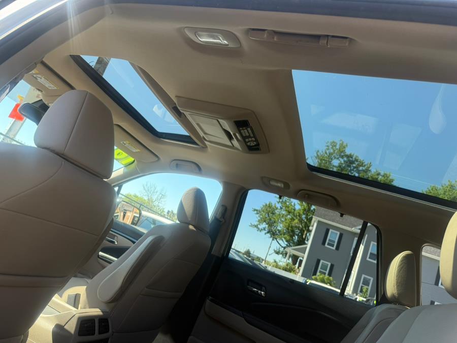 2016 Honda Pilot AWD 4dr Elite w/RES & Navi, available for sale in Hartford, Connecticut | VEB Auto Sales. Hartford, Connecticut 2016 Honda Pilot AWD 4dr Elite w/RES & Navi, available for sale in Hartford, Connecticut | VEB Auto Sales. Hartford, Connecticut