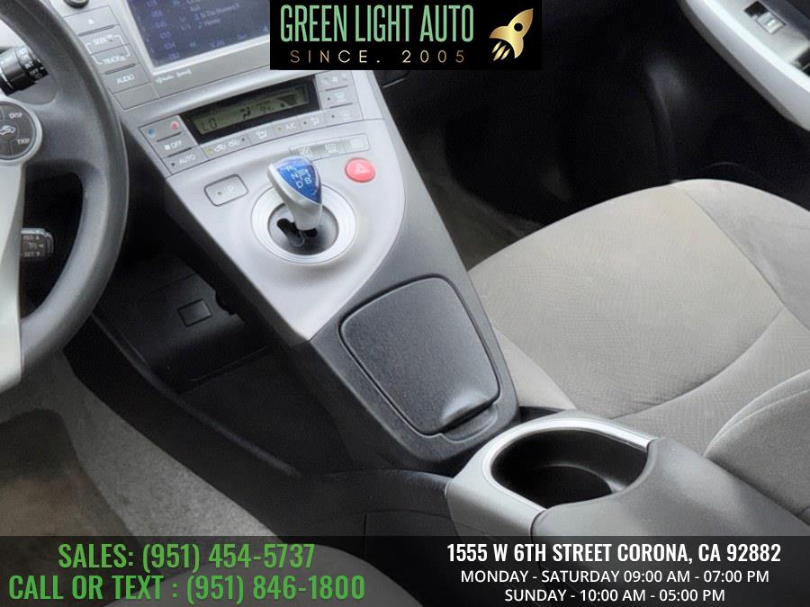2014 Toyota Prius Four photo 18