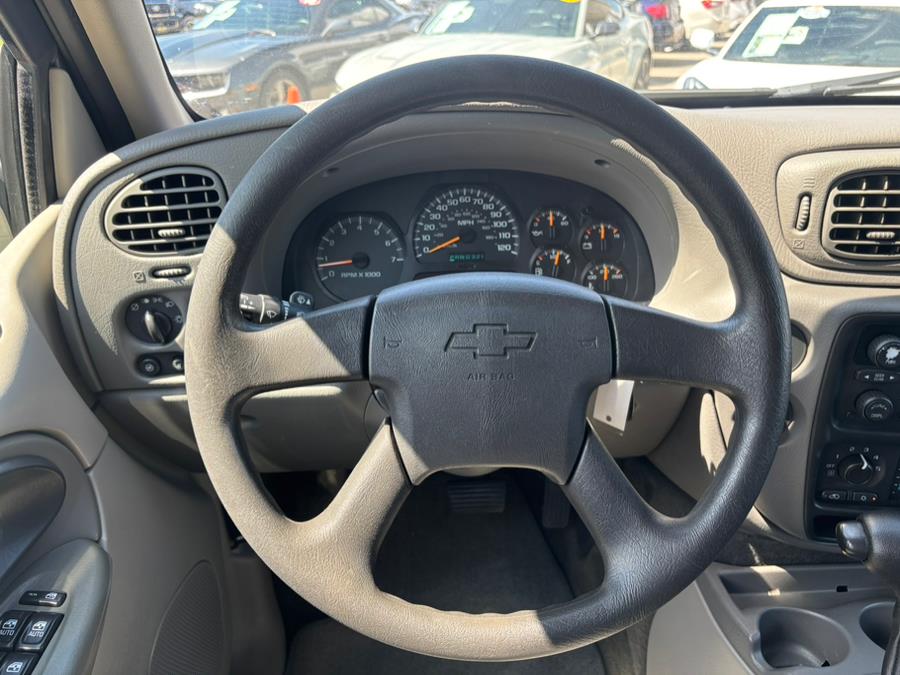2004 Chevrolet TrailBlazer 4dr 4WD LT, available for sale in South Windsor, Connecticut | Mike And Tony Auto Sales, Inc. South Windsor, Connecticut 2004 Chevrolet TrailBlazer 4dr 4WD LT, available for sale in South Windsor, Connecticut | Mike And Tony Auto Sales, Inc. South Windsor, Connecticut