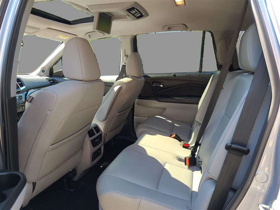 2017 Honda Pilot Touring AWD, available for sale in Canton, Connecticut | Lava Motors. Canton, Connecticut 2017 Honda Pilot Touring AWD, available for sale in Canton, Connecticut | Lava Motors. Canton, Connecticut