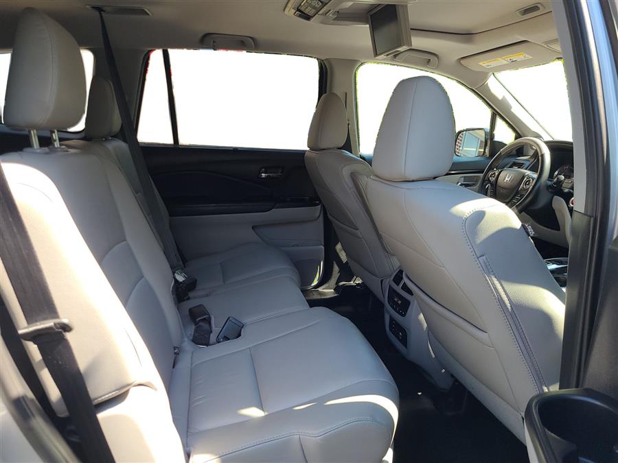 2017 Honda Pilot Touring AWD, available for sale in Canton, Connecticut | Lava Motors. Canton, Connecticut 2017 Honda Pilot Touring AWD, available for sale in Canton, Connecticut | Lava Motors. Canton, Connecticut