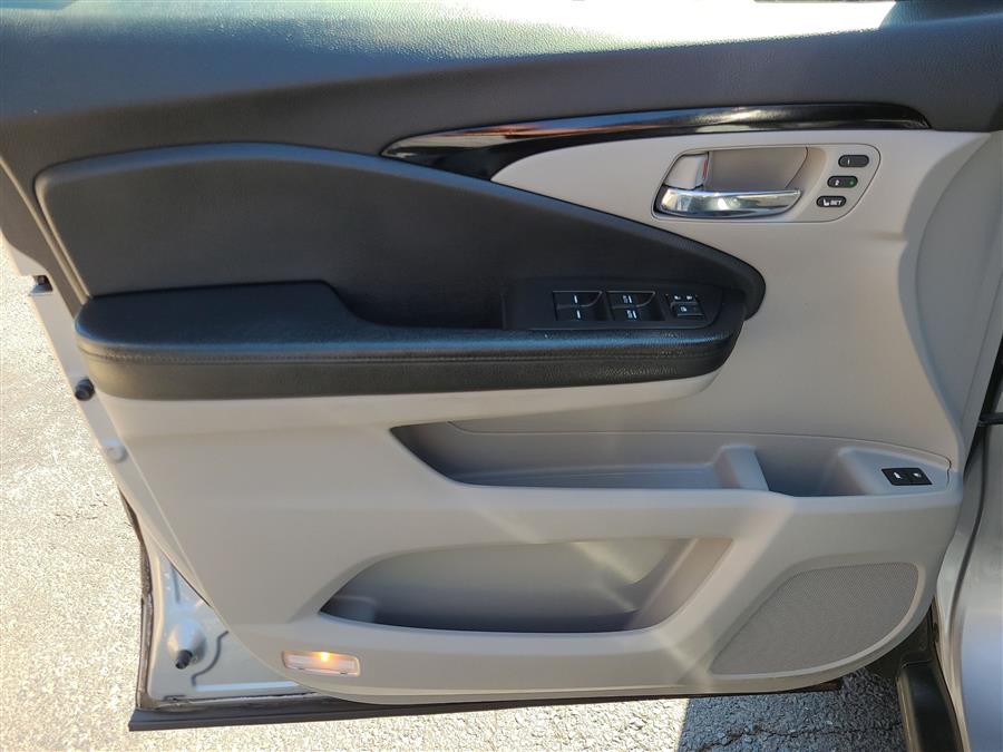 2017 Honda Pilot Touring AWD, available for sale in Canton, Connecticut | Lava Motors. Canton, Connecticut 2017 Honda Pilot Touring AWD, available for sale in Canton, Connecticut | Lava Motors. Canton, Connecticut
