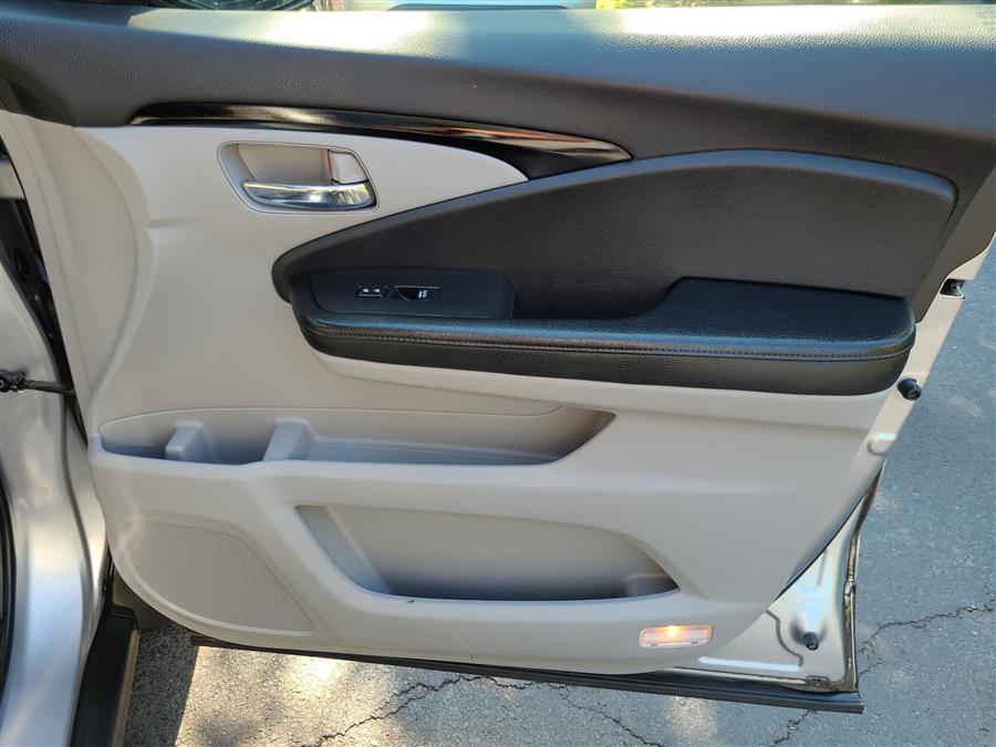 2017 Honda Pilot Touring AWD, available for sale in Canton, Connecticut | Lava Motors. Canton, Connecticut 2017 Honda Pilot Touring AWD, available for sale in Canton, Connecticut | Lava Motors. Canton, Connecticut