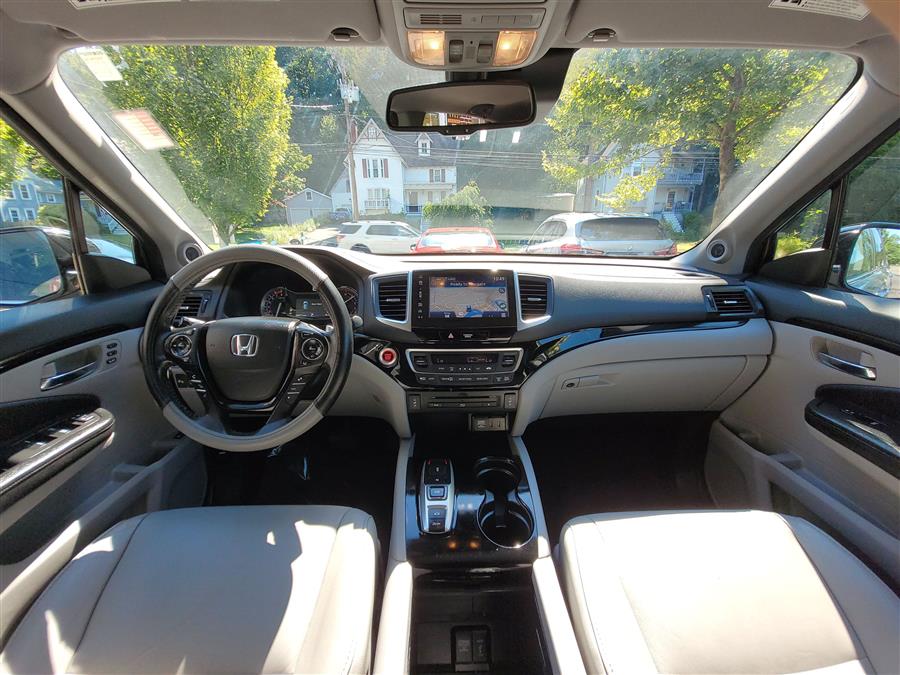 2017 Honda Pilot Touring AWD, available for sale in Canton, Connecticut | Lava Motors. Canton, Connecticut 2017 Honda Pilot Touring AWD, available for sale in Canton, Connecticut | Lava Motors. Canton, Connecticut