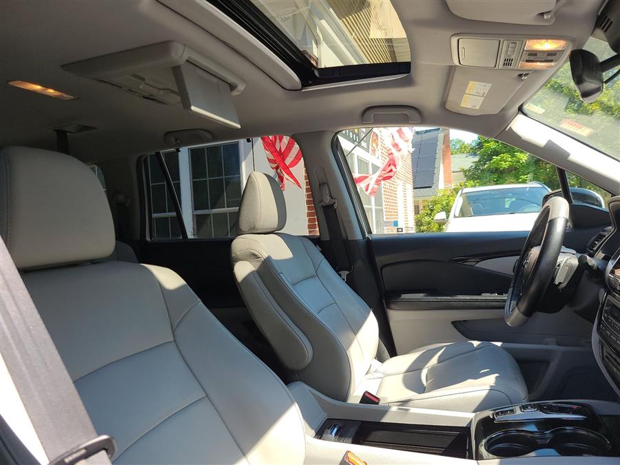 2017 Honda Pilot Touring AWD, available for sale in Canton, Connecticut | Lava Motors. Canton, Connecticut 2017 Honda Pilot Touring AWD, available for sale in Canton, Connecticut | Lava Motors. Canton, Connecticut