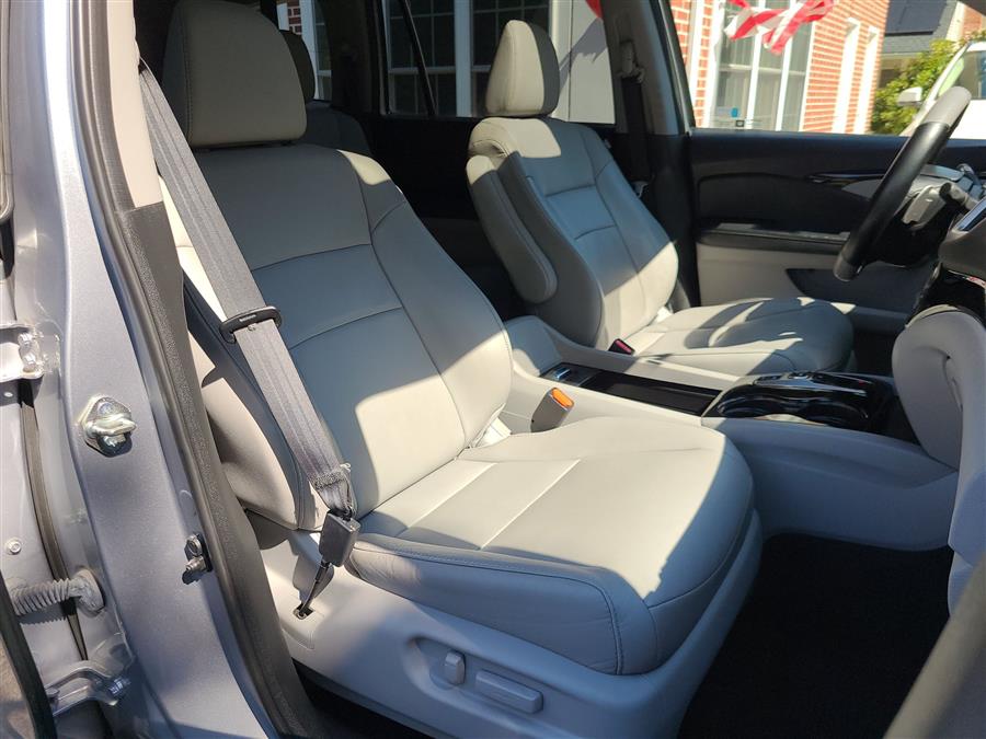 2017 Honda Pilot Touring AWD, available for sale in Canton, Connecticut | Lava Motors. Canton, Connecticut 2017 Honda Pilot Touring AWD, available for sale in Canton, Connecticut | Lava Motors. Canton, Connecticut