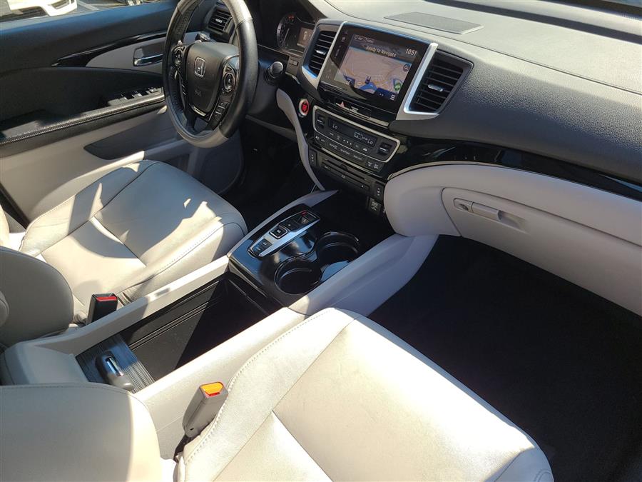 2017 Honda Pilot Touring AWD, available for sale in Canton, Connecticut | Lava Motors. Canton, Connecticut 2017 Honda Pilot Touring AWD, available for sale in Canton, Connecticut | Lava Motors. Canton, Connecticut