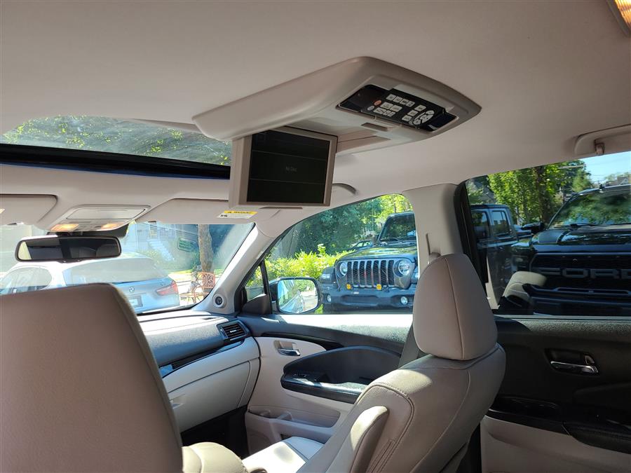 2017 Honda Pilot Touring AWD, available for sale in Canton, Connecticut | Lava Motors. Canton, Connecticut 2017 Honda Pilot Touring AWD, available for sale in Canton, Connecticut | Lava Motors. Canton, Connecticut