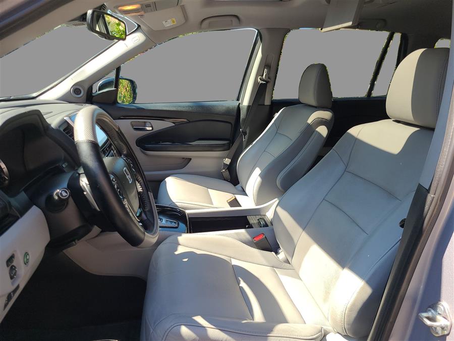 2017 Honda Pilot Touring AWD, available for sale in Canton, Connecticut | Lava Motors. Canton, Connecticut 2017 Honda Pilot Touring AWD, available for sale in Canton, Connecticut | Lava Motors. Canton, Connecticut