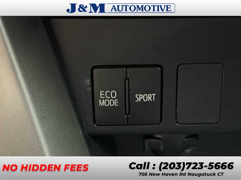 2017 Toyota Rav4 LE, available for sale in Naugatuck, Connecticut | J&M Automotive Sls&Svc LLC. Naugatuck, Connecticut 2017 Toyota Rav4 LE, available for sale in Naugatuck, Connecticut | J&M Automotive Sls&Svc LLC. Naugatuck, Connecticut