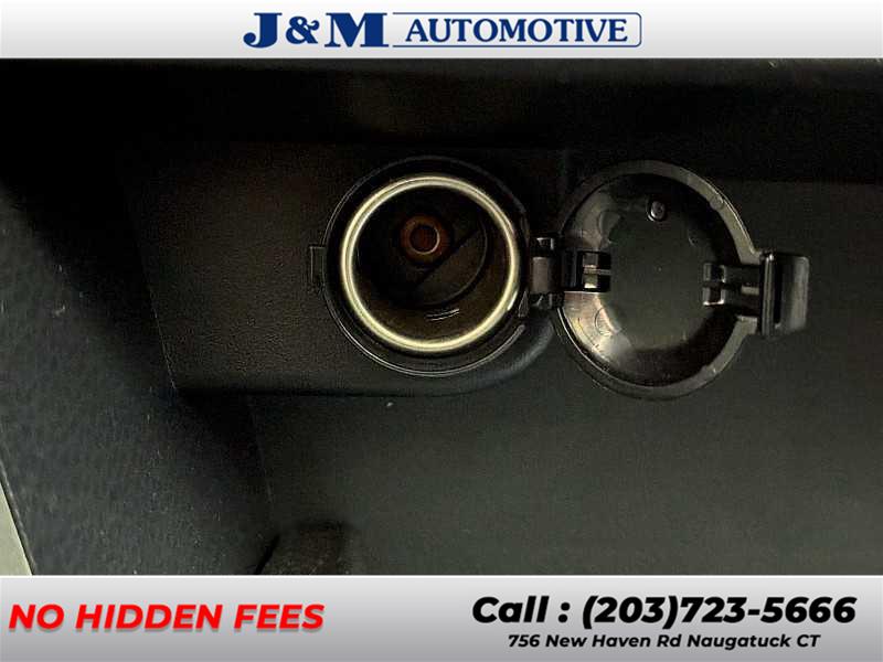 2017 Toyota Rav4 LE, available for sale in Naugatuck, Connecticut | J&M Automotive Sls&Svc LLC. Naugatuck, Connecticut 2017 Toyota Rav4 LE, available for sale in Naugatuck, Connecticut | J&M Automotive Sls&Svc LLC. Naugatuck, Connecticut