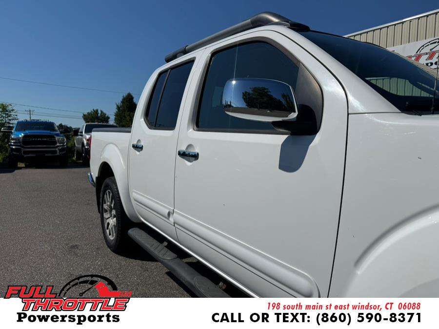 2011 Nissan Frontier 4WD Crew Cab SWB Auto SL, available for sale in East Windsor, Connecticut | Full Throttle Power Sports LLC. East Windsor, Connecticut 2011 Nissan Frontier 4WD Crew Cab SWB Auto SL, available for sale in East Windsor, Connecticut | Full Throttle Power Sports LLC. East Windsor, Connecticut
