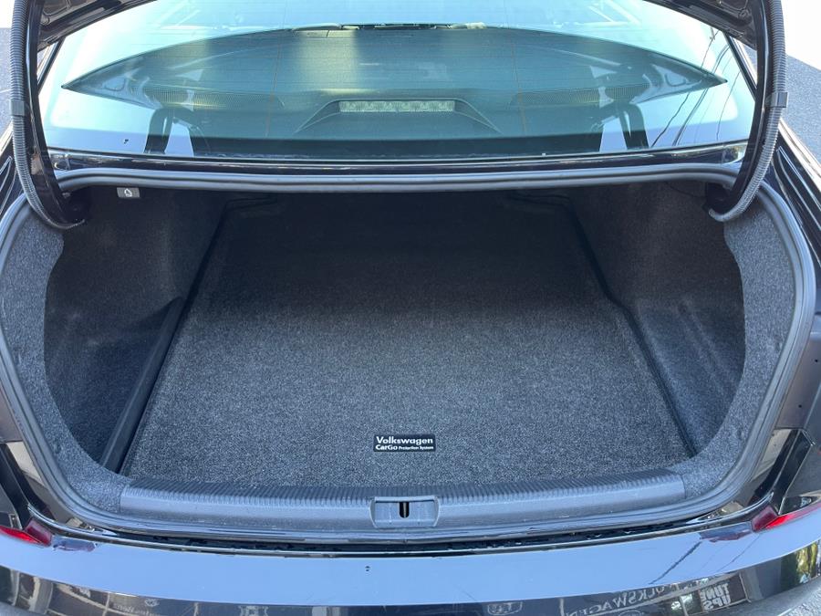 2018 Volkswagen Passat 2.0T SE Auto, available for sale in Bloomfield, Connecticut | AXA Car Sales and Repair LLC. Bloomfield, Connecticut 2018 Volkswagen Passat 2.0T SE Auto, available for sale in Bloomfield, Connecticut | AXA Car Sales and Repair LLC. Bloomfield, Connecticut