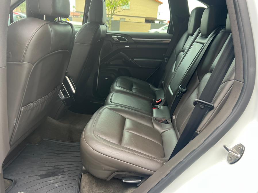 2017 Porsche Cayenne Platinum Edition AWD, available for sale in Hialeah, Florida | The Palm Motors LLC. Hialeah, Florida 2017 Porsche Cayenne Platinum Edition AWD, available for sale in Hialeah, Florida | The Palm Motors LLC. Hialeah, Florida